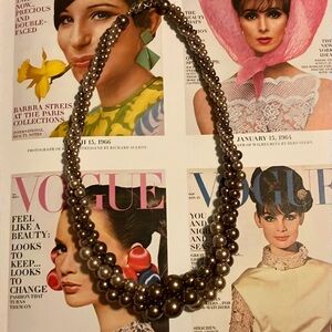 Gorgeous, beaded Vintage necklace.